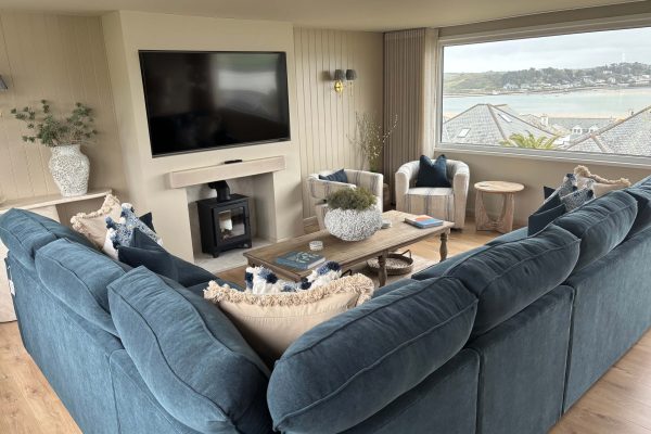Lounge After